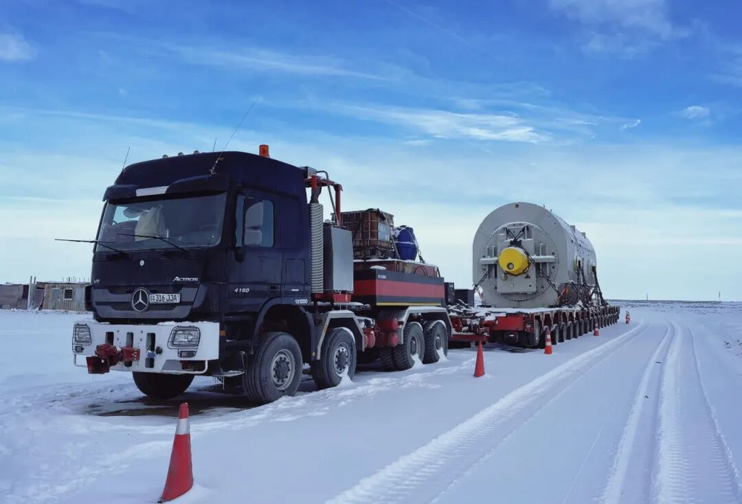 横跨8000公里、直面-25℃严寒，护送380吨超重型发电机安全抵达
